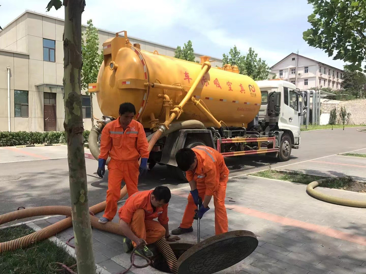 景东化粪池清理与5-8吨吸粪车施工效率分析